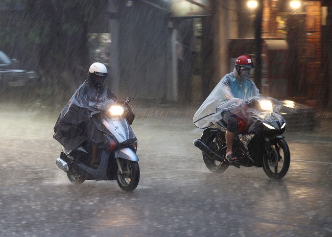 Vietnam’s Weather Forecast (July 24): Heavy Thunderstorms And Strong Rain Throughout The Regions