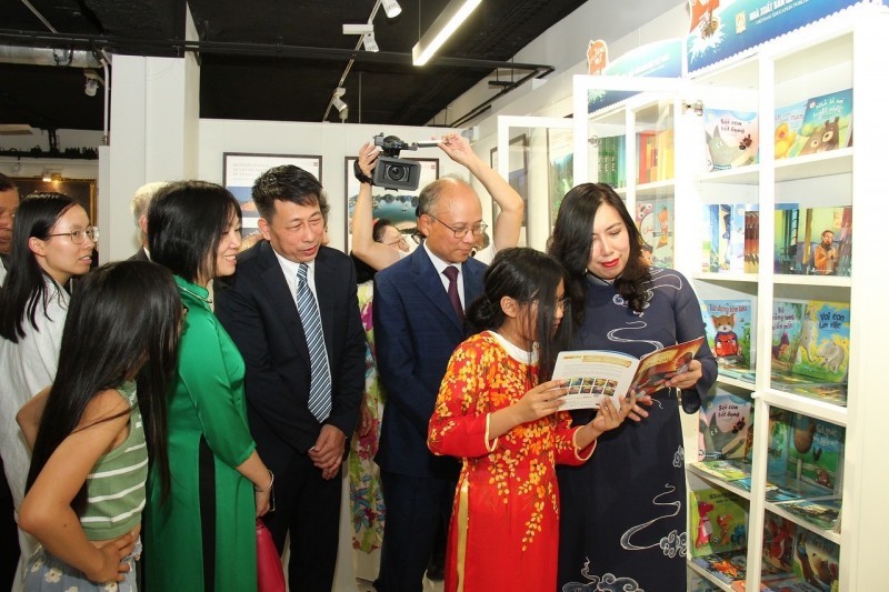 efforts to promote vietnamese language in france