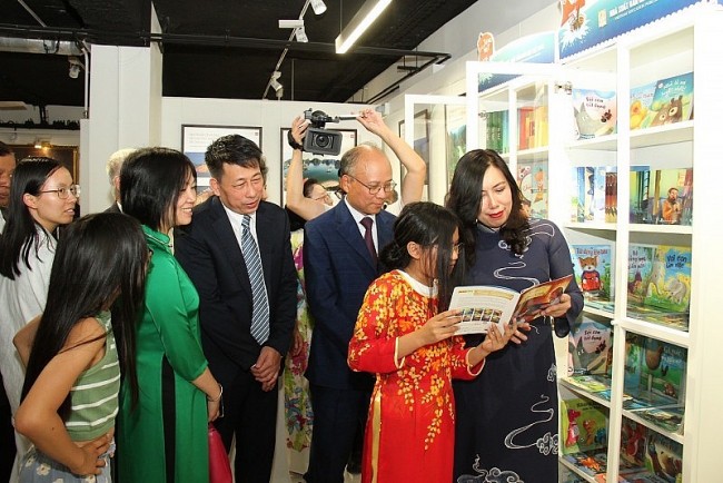 Efforts to Promote Vietnamese Language in France