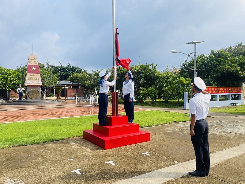 Flag at Half-mast for State Funeral of General Secretary Nguyen Phu Trong in Truong Sa