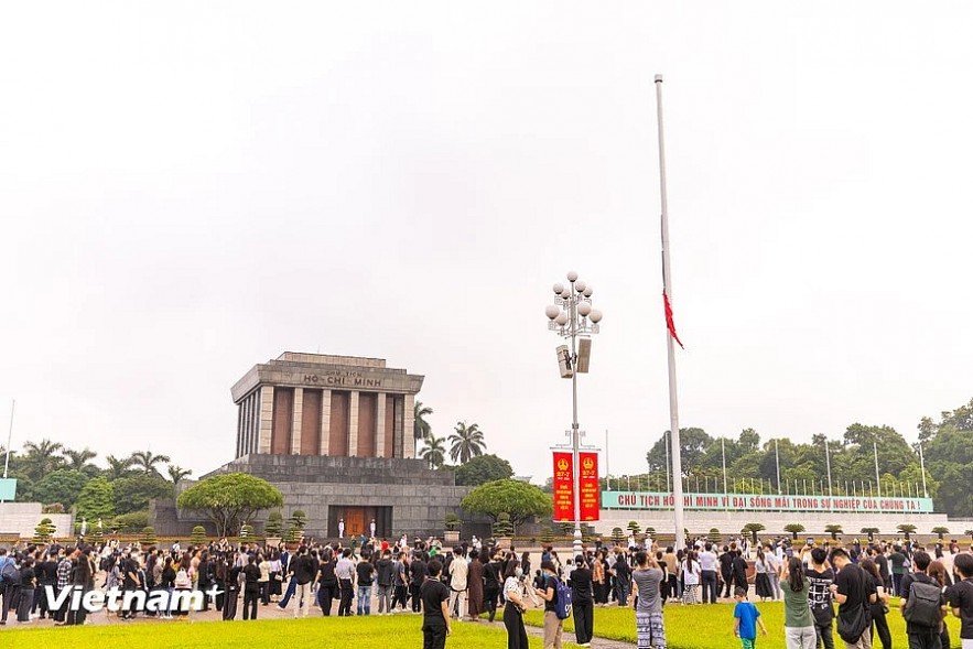 Flag at half-mast for national mourning of General Secretary Nguyen Phu Trong at Ba Dinh Square