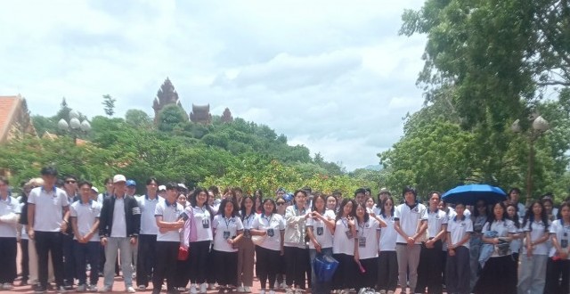 120 Young Overseas Vietnamese Learn About Cham Culture