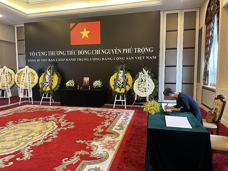 'General Secretary Nguyen Phu Trong Lives Forever in Hearts of International Friends