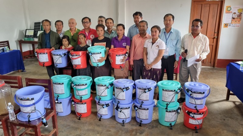 Not only were the residents of Sekong Province offered free medical examinations and treatments, but they also received essential supplies, contributing to alleviating difficulties and helping them improve their lives.