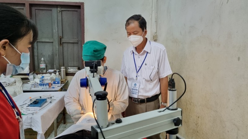 It is expected that the delegation will provide medical examinations and treatment to 1,500 officials and people of Sekong Province, focusing on general health checks, digestion, cardiovascular, endocrinology, musculoskeletal issues, etc.