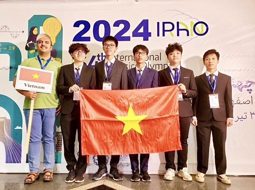 Vietnam News Today (Jul. 29): Vietnam Wins Five Medals at Int’l Physics Olympiad