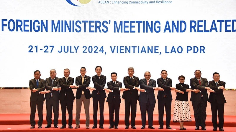 Representatives of ASEAN countries at the 57th ASEAN Foreign Ministers' Meeting in Laos (Photo: Hanoimoi.vn).