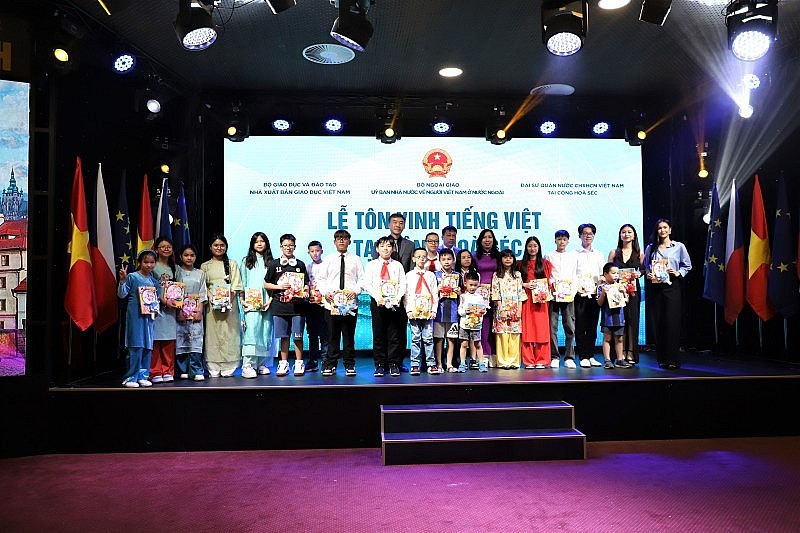 Vietnamese Language Honored in Czech Republic