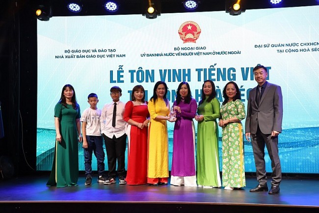 Vietnamese Language Honored in Czech Republic