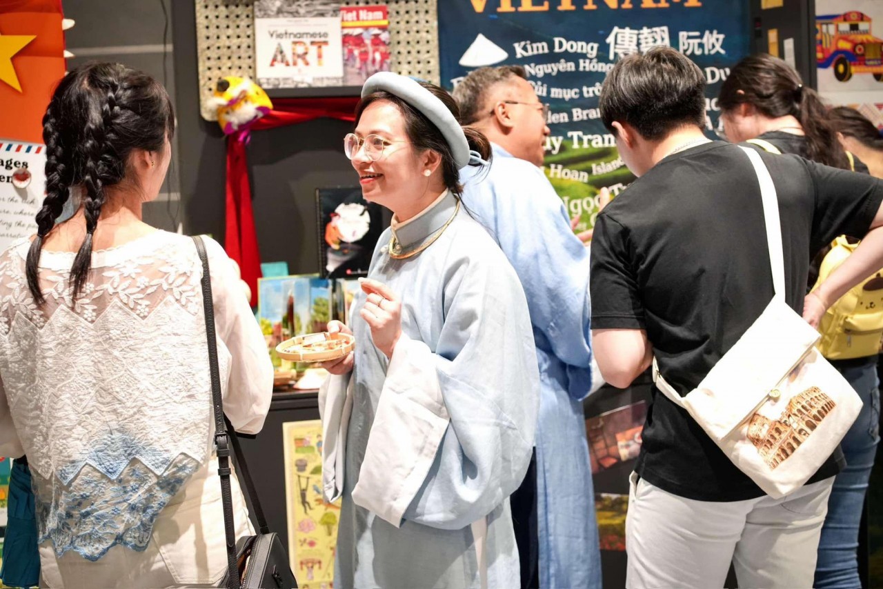 Vietnamese Culture, Literature Promoted in Hong Kong (China)