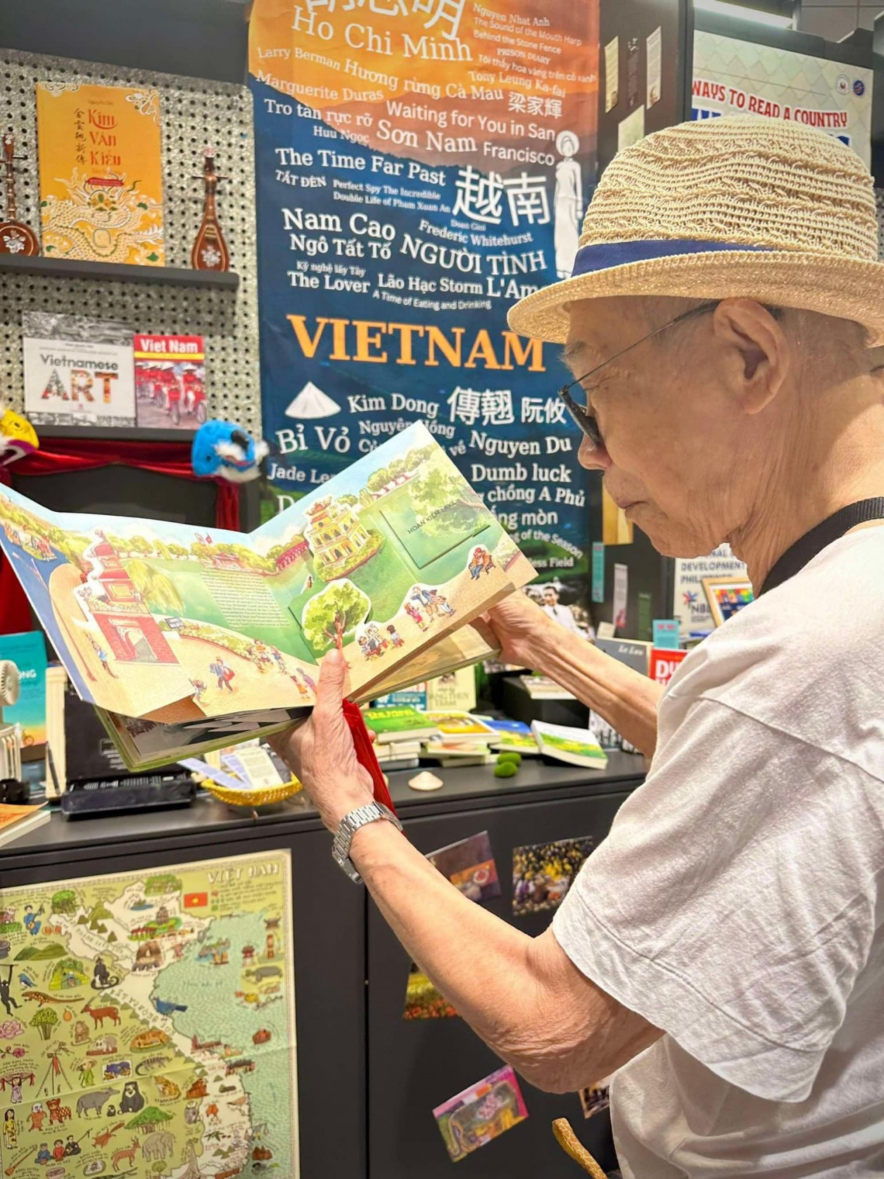 Vietnamese Culture, Literature Promoted in Hong Kong (China)