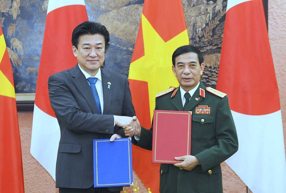  the two Ministers exchanged Letters of Agreement and Implementation Records for Japan's transfer of two multifunctional transport vehicles for rescue and disaster relief to Vietnam. 