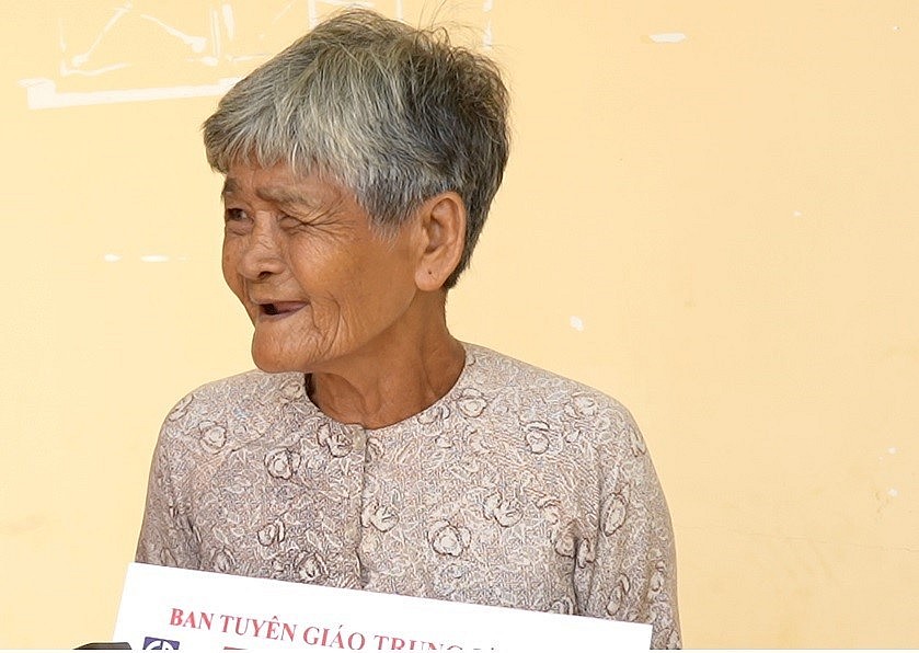 New Houses Granted for Policy Beneficiary Families in Tay Ninh and Cao Bang