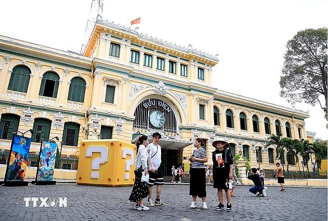 Tourists visit the Ho Chi Minh City Central Post Office. (Photo: VNA)