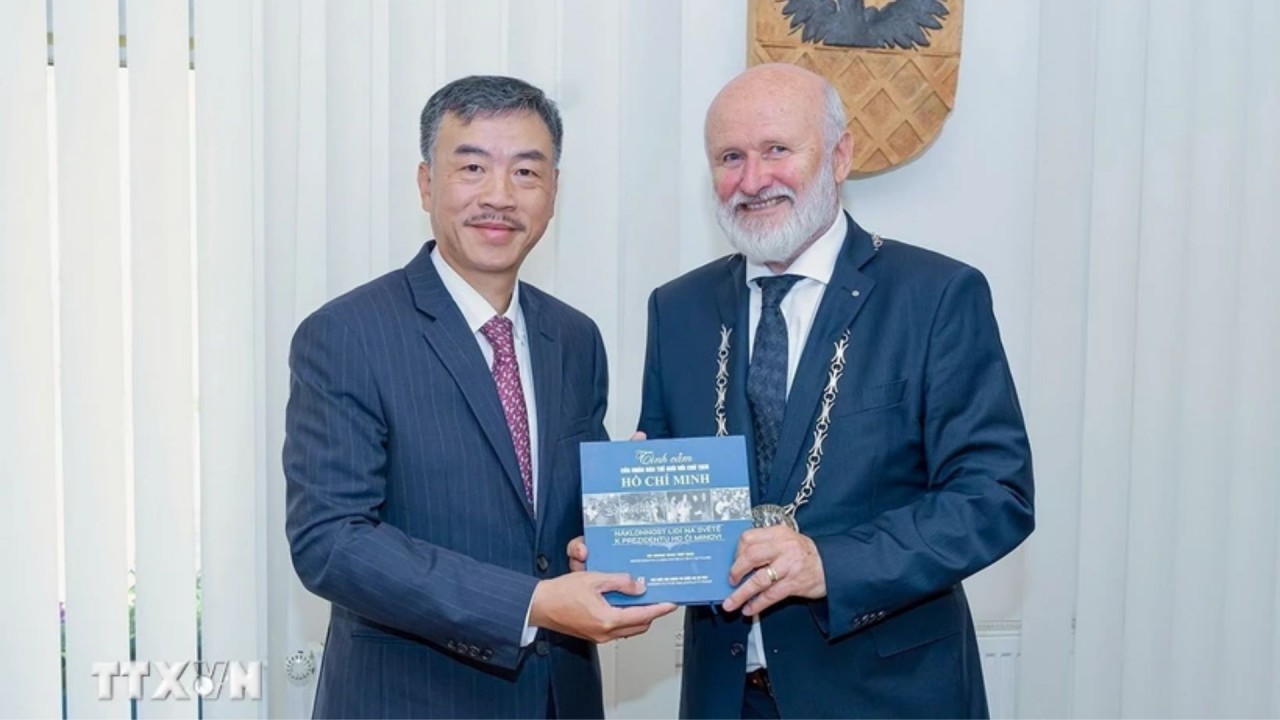 Vietnam, Czech Republic Join Forces on Health and Green Tech