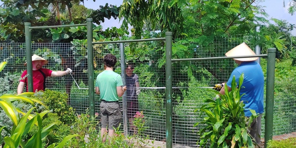 Canadian Navy Does Volunteer Work at Binh Duong's Charity Shelter