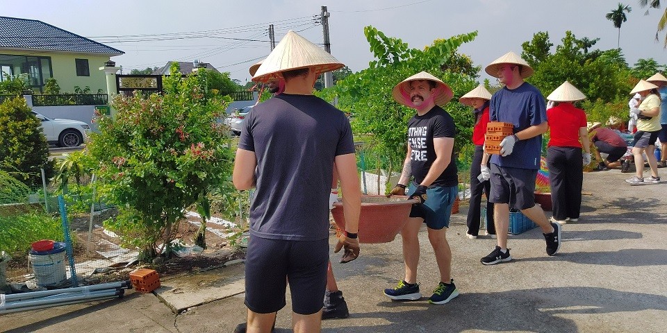 Canadian Navy Does Volunteer Work at Binh Duong's Charity Shelter