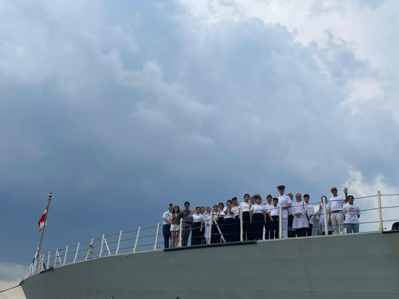 Canadian Navy Does Volunteer Work at Binh Duong's Charity Shelter