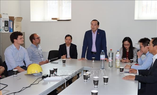 Vietnamese Ambassador to Belgium Nguyen Van Thao at the working session. (Photo: VNA)