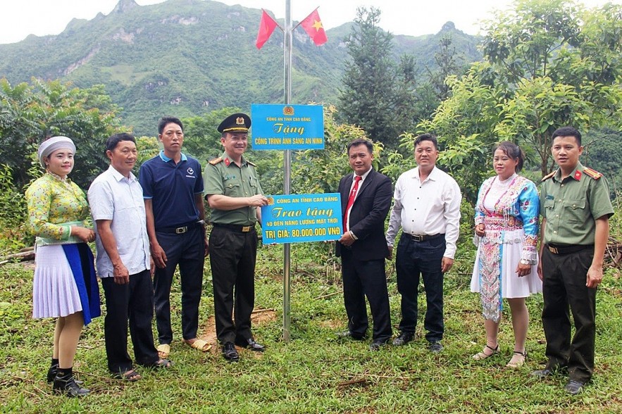 Light of Security: Brighten up Roads of Hope in Bao Lam (Cao Bang)