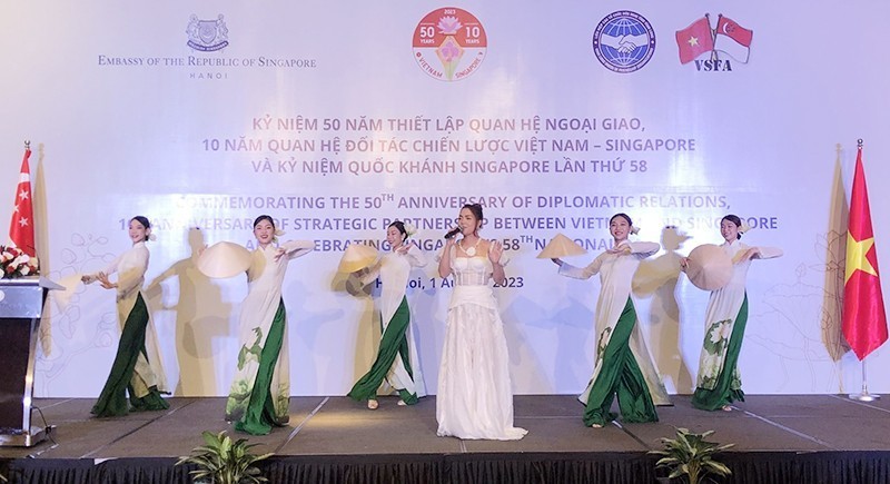 A performance at a ceremony held in Hanoi on August 1 to celebrate the 50th anniversary of diplomatic relations and the 10th anniversary of strategic partnership between Vietnam and Singapore.