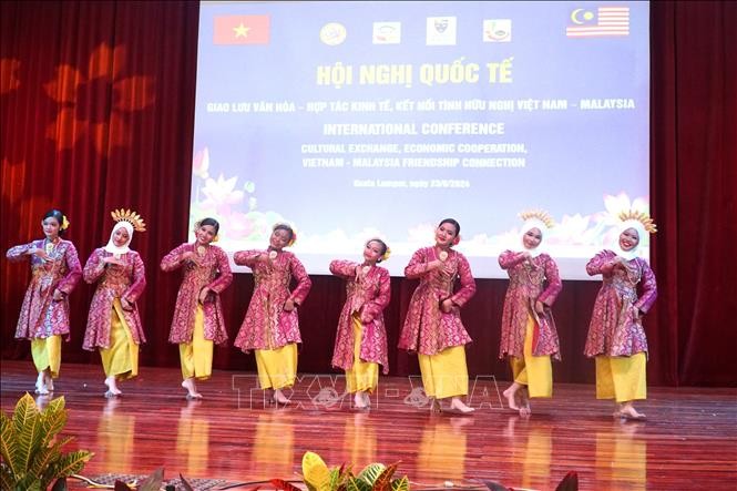 Traditional Malaysian dance Tarian Zapin. Photo: Hang Linh