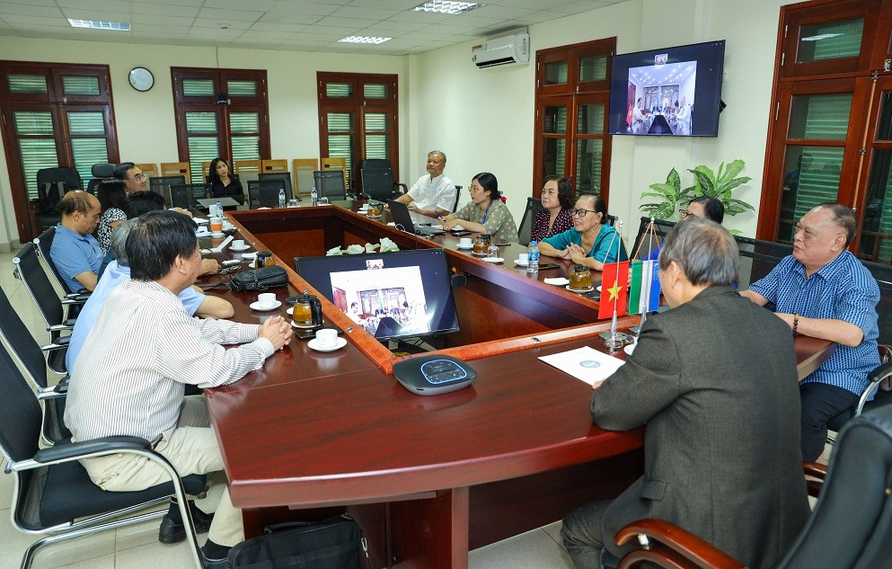 Friendship Associations Discuss Future Plans to Promote Vietnam - Uzbekistan Cooperation