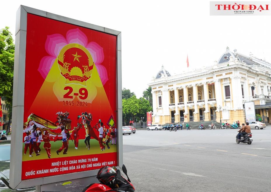 A National Day celebratory poster is prominently displayed opposite the Hanoi Opera House. (Photo: Dinh Hoa)