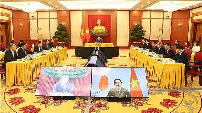 Party General Secretary and State President To Lam (L) holds online talks with President of the Liberal Democratic Party and Prime Minister of Japan Kishida Fumio on September 3. (Photo: VNA)