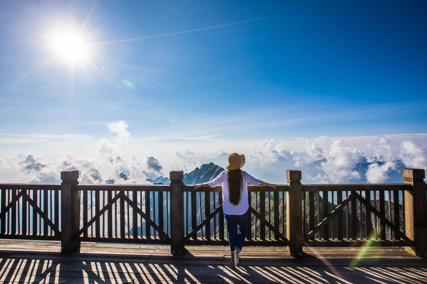 From here, you’ll have the rewarding, unbelievable sight of cloud-covered peaks stretching all the way to the horizon. 