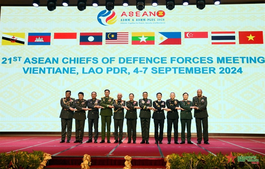 Vietnam Participates in ASEAN Chiefs of Defense Forces Meeting