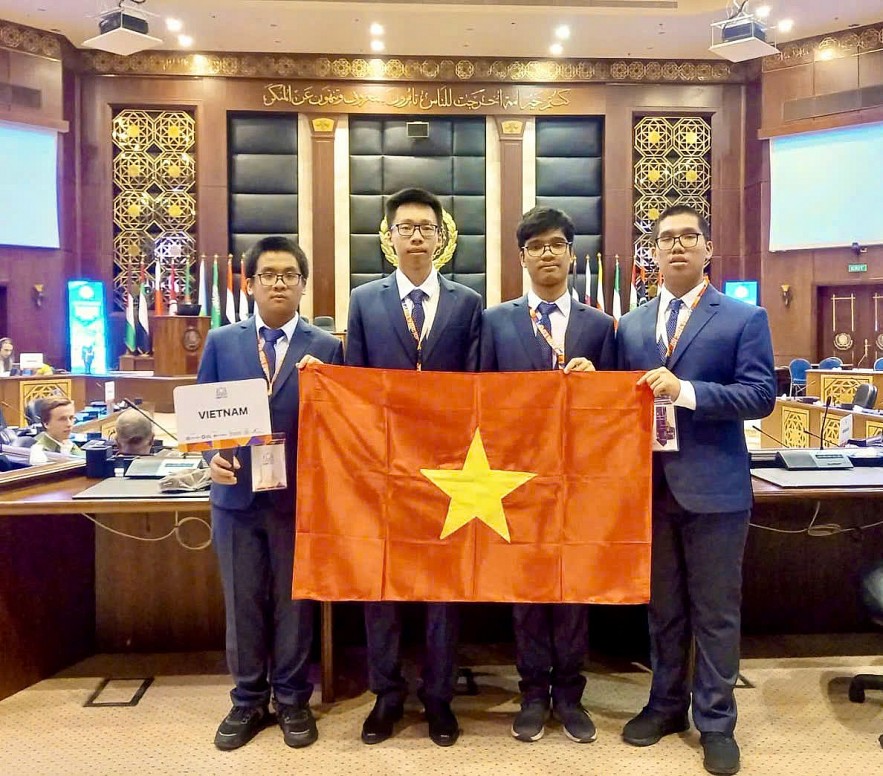 Four contestants from the Vietnam team. Photo: Ministry of Education and Training