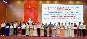 Vallet Scholarships Benefit 212 Students in Central Vietnam