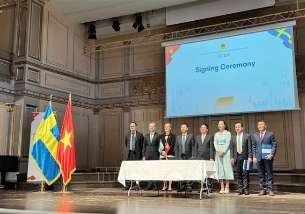 Vietnam News Today (Sep. 8): Vietnam-Sweden Business Forum 2024 Opens