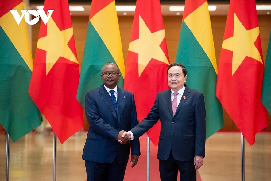 National Assembly Chairman Tran Thanh Man (R) shaking hands with visiting President Umario Sissoco Embaló of Guinea-Bissau ahead of their meeting in Hanoi on September 7.