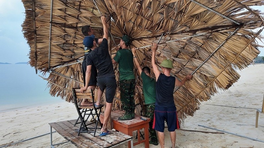 [Photo] Vietnam unites to respond to storm Yagi