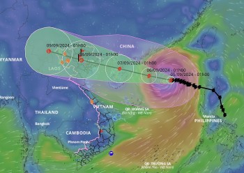 [Photo] Vietnam unites to respond to storm Yagi