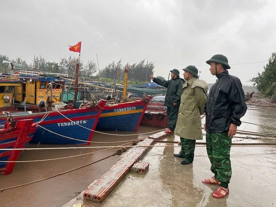 [Photo] Vietnam unites to respond to storm Yagi