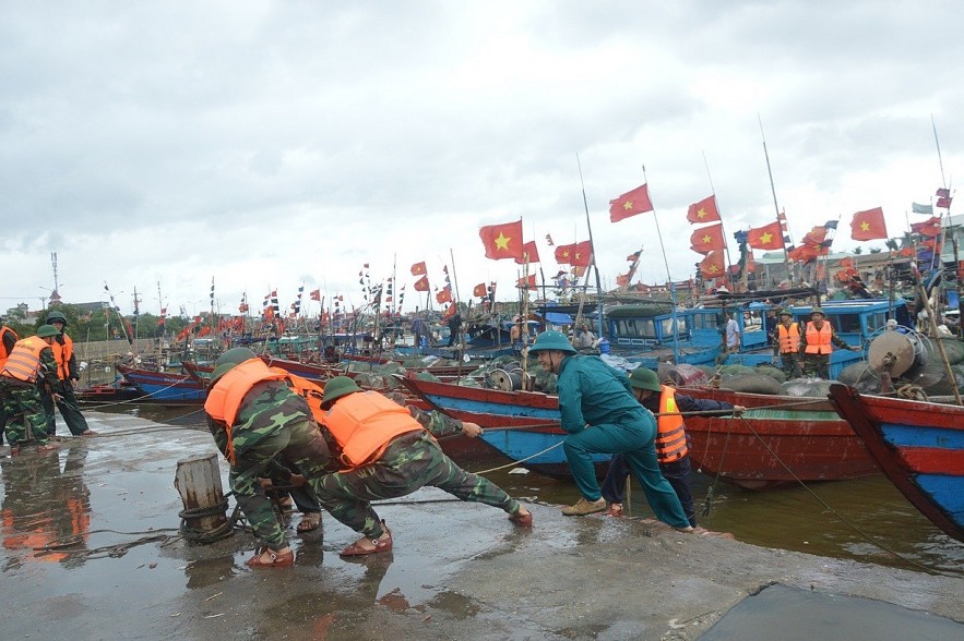 [Photo] Vietnam unites to respond to storm Yagi