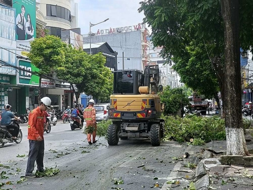 [Photo] Vietnam unites to respond to storm Yagi