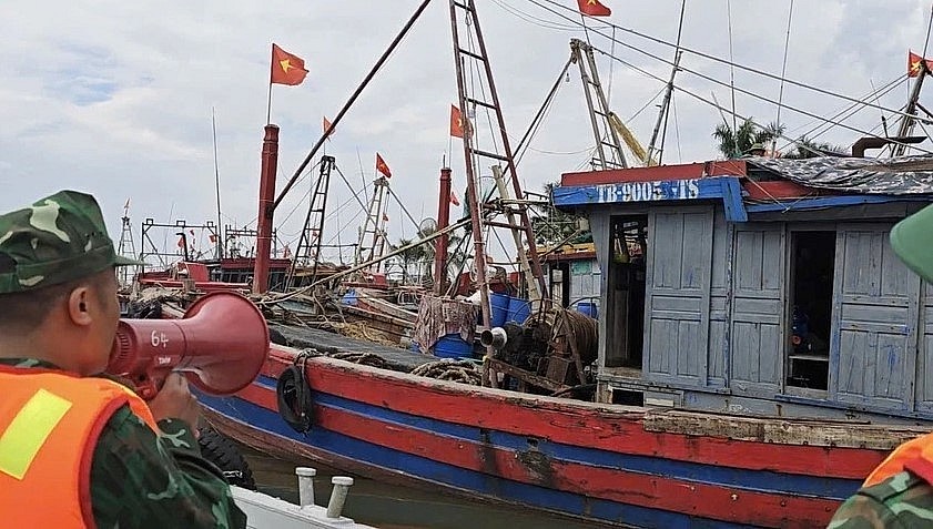 [Photo] Vietnam unites to respond to storm Yagi