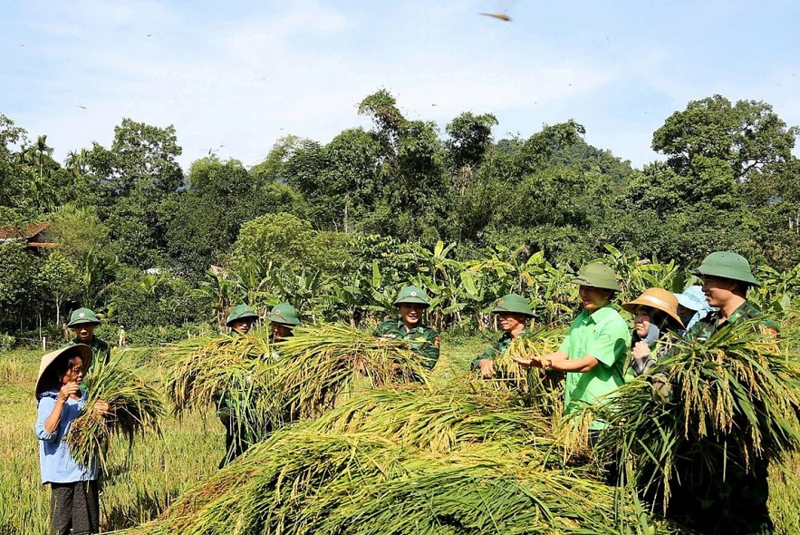 [Photo] Vietnam unites to respond to storm Yagi