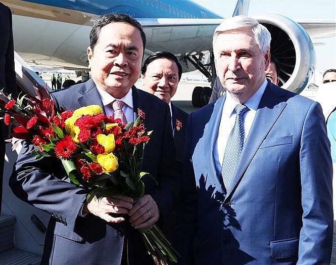 NA Chairman Tran Thanh Man is welcomed at the Vnukovo International Airport. (Photo: VNA)