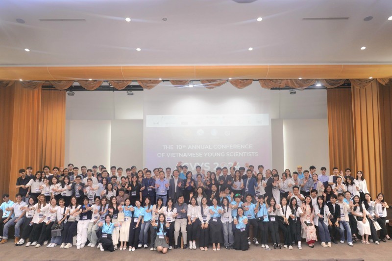 Rising Stars of Vietnamese Science Gather in Seoul