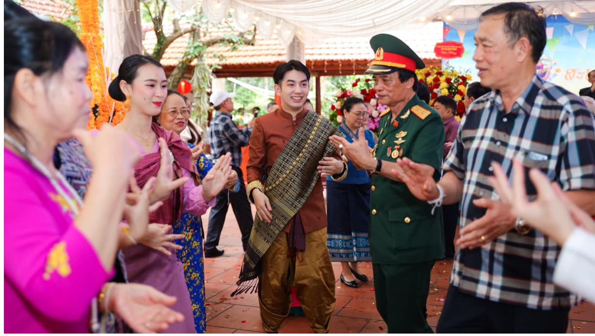 Young Generations are Inheritors to Further Enhance Vietnam - Lao Relationship