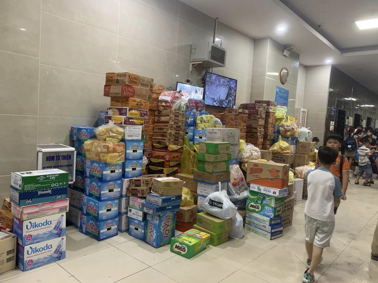 Necessities of HH Linh Dam residents to support people in flooded areas. (Photo: Huyen Ho)