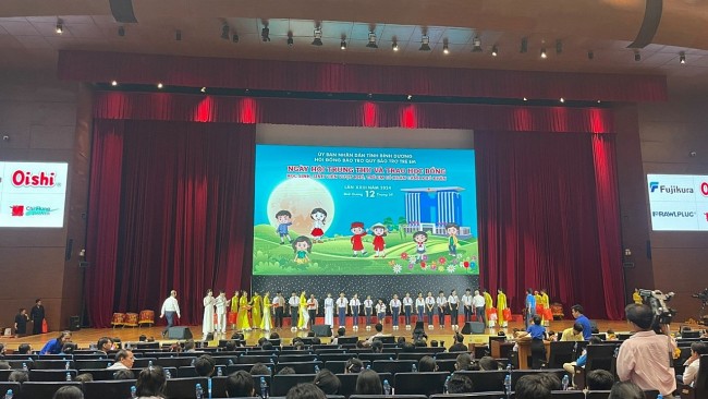 Tan Hiep Phat Gives Gifts to Disadvantaged Children in Binh Duong on Mid-Autumn Festival