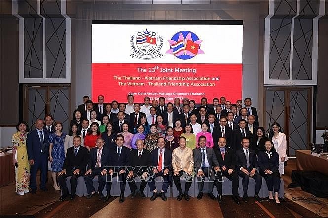 Participants pose for a group photo at the meeting (Photo: VNA)