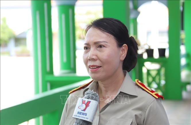 Nguyen Thi Thanh Huong, Rector of the Nguyen Du Lao-Vietnamese bilingual school shares her thoughts in an interview. (Photo: Xuan Tu/VNA)