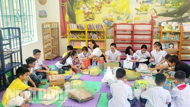 Meaningful Mid-Autumn Festival Gifts for Students in Flood-Affected Areas